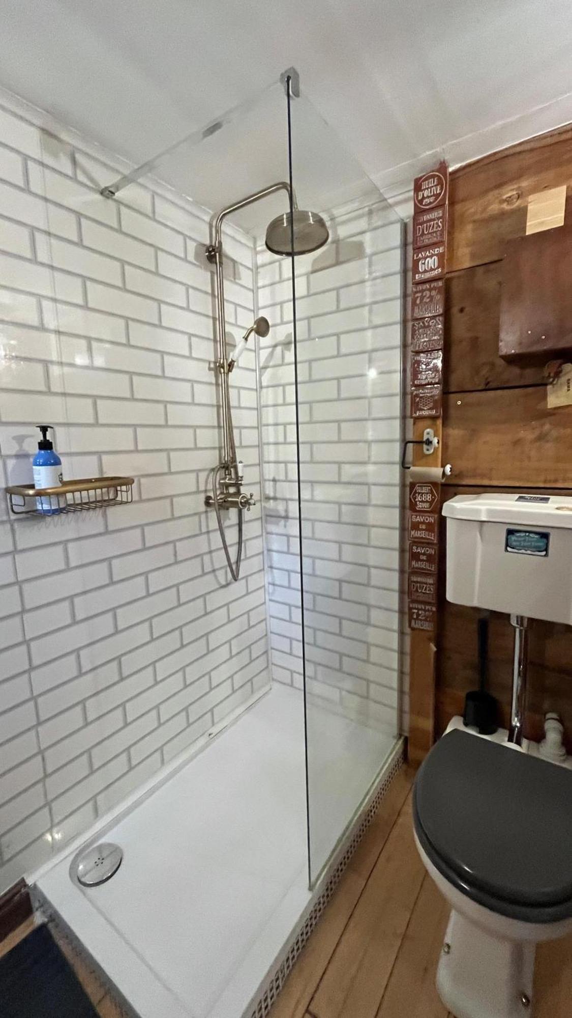 Remarkable Boultons Barn With Hot Tub