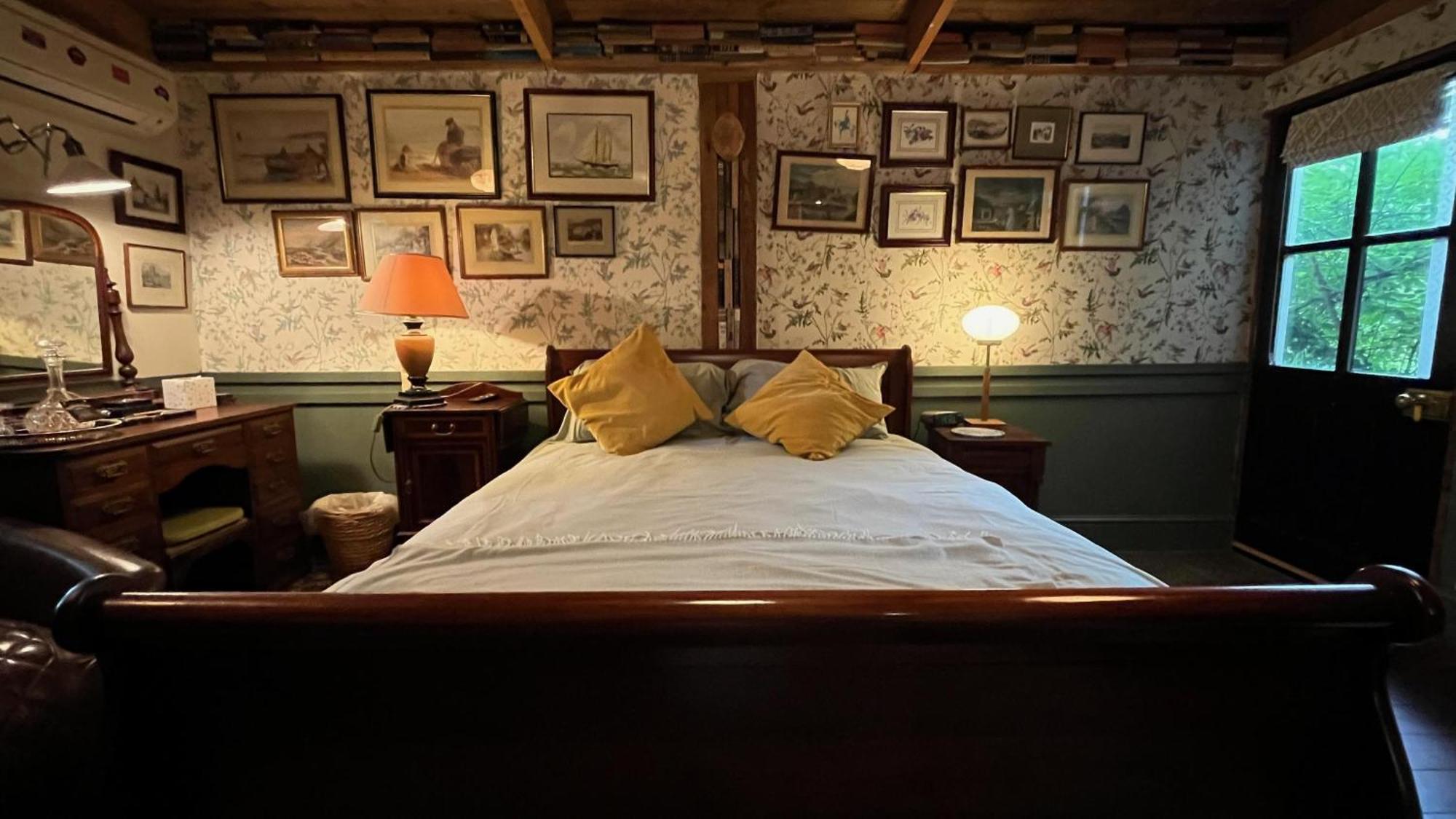 Remarkable Boultons Barn With Hot Tub Apartment Newton Abbot